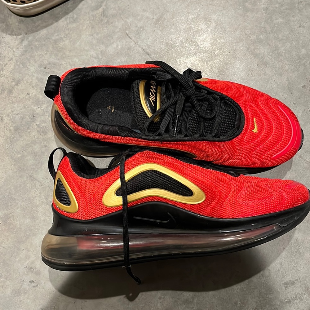 Black red Nike vapor air max